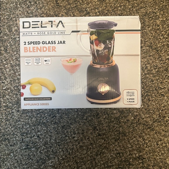 Delta Blender with Black and Gold Accents - Picture 4 of 5
